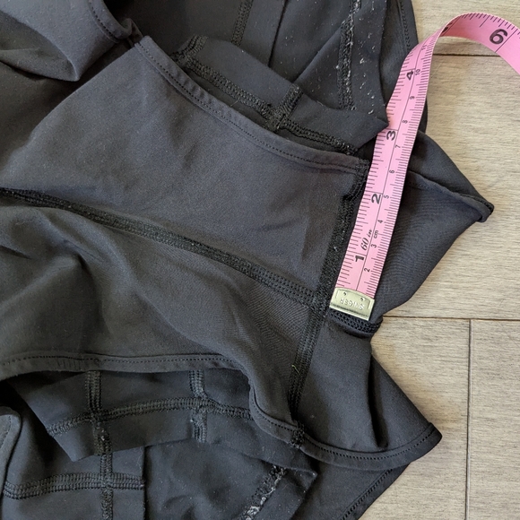 Lululemon Black Hotty Hot Built In Biker Shorts 2.5" Inseam Size 8 - Picture 9 of 10